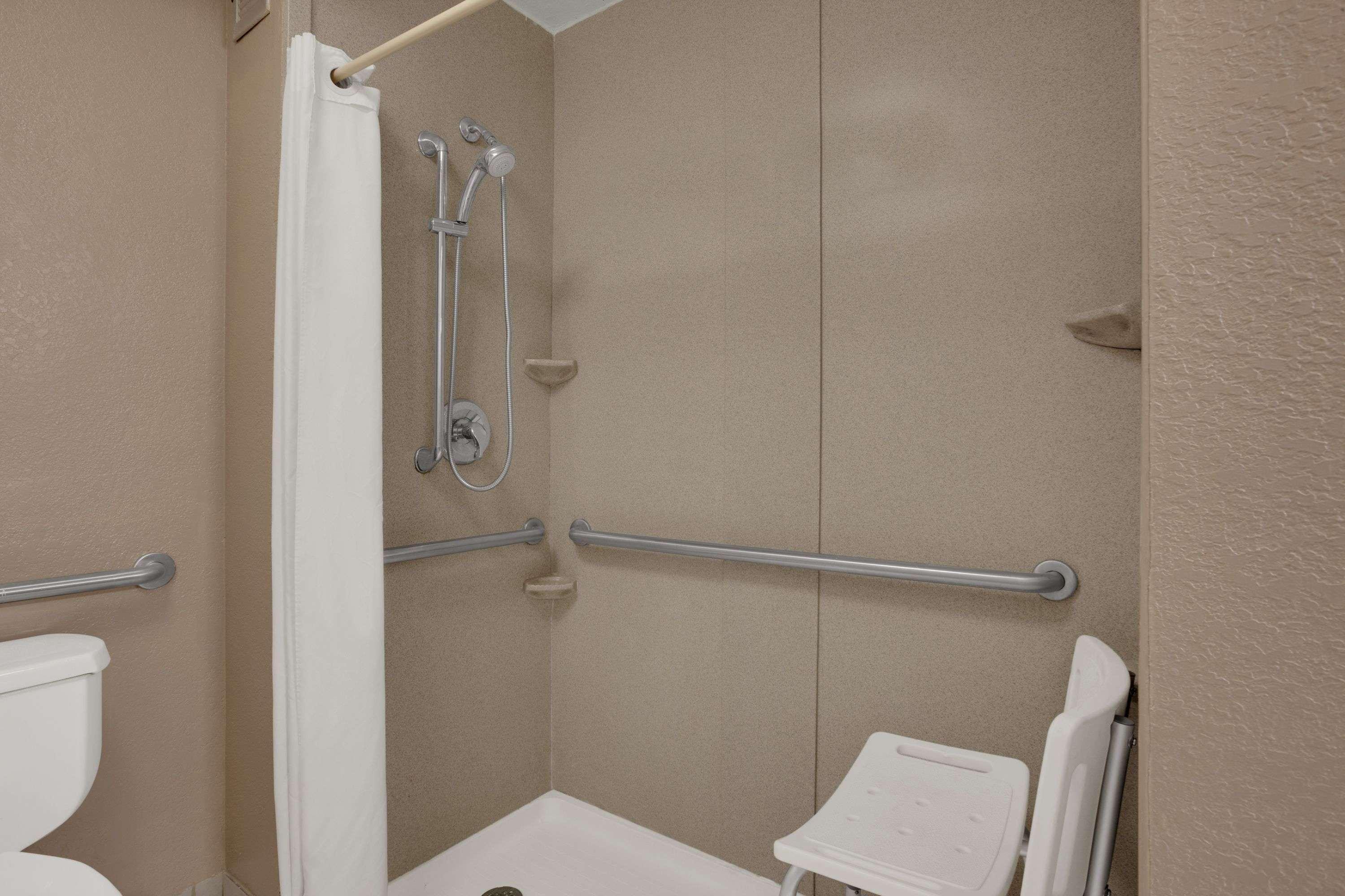 Super 8 By Wyndham Fort Myers Exterior photo